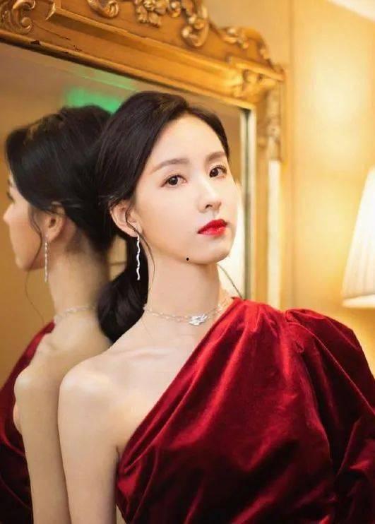 最新圈内爆料陈都灵,圈内爆料揭秘她的最新生活点滴  第1张